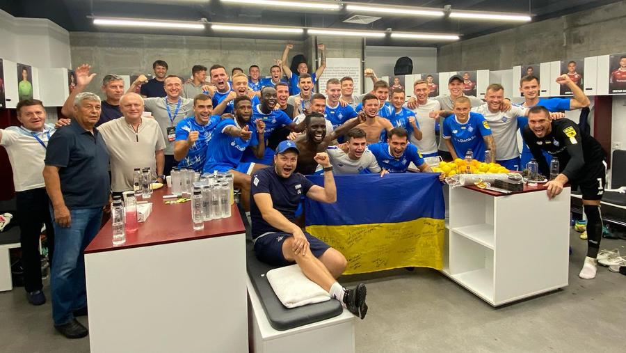 Imagine din vestiarul lui Dinamo Kiev după calificarea în play-off Mircea Lucescu, declarație specială după calificarea în play-off-ul Conference League: „O seară bună pentru o ființă dragă care suferă pentru mine și pentru Răzvan” + Scandal cu jurnaliștii greci