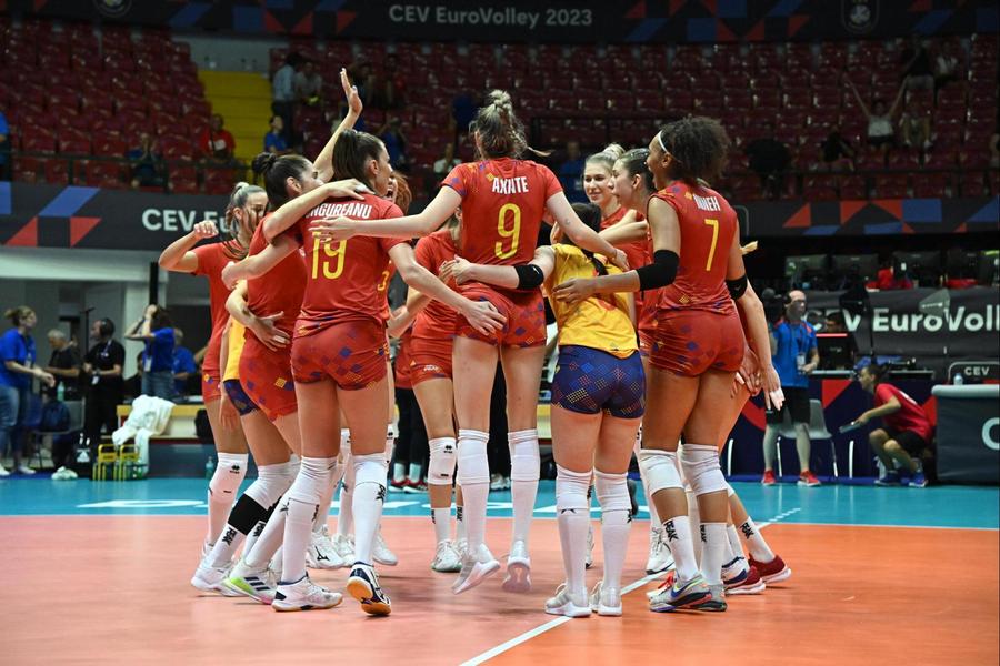 Bucuria româncelor la finalul partidei FOTO CEV Ridicătoarea Iarina Axinte după prima victorie la Campionatul European: „Am demonstrat că suntem o echipă”