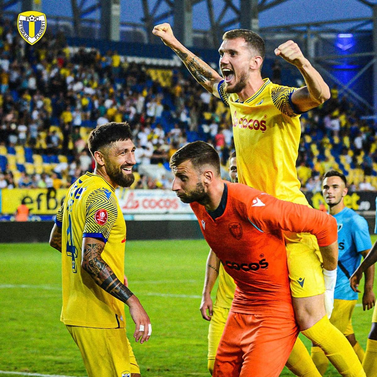 10 informații de la Petrolul - FCU Craiova » Slănină cu ceapă pentru arbitri, lacrimi de fericire, ture suplimentare + derapajul galeriei
