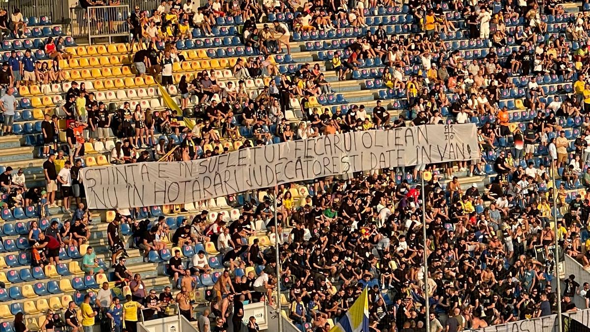 Mesaje galerie Petrolul pentru ultrașii de la „Knot 2004”
