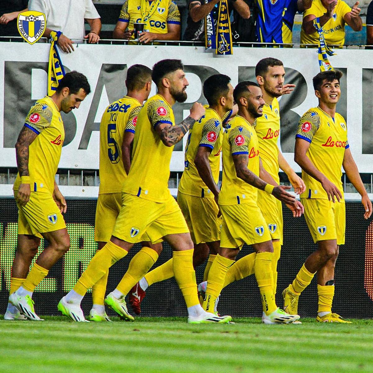 10 informații de la Petrolul - FCU Craiova » Slănină cu ceapă pentru arbitri, lacrimi de fericire, ture suplimentare + derapajul galeriei