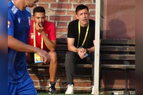 Dragoș Militaru la ultimul meci pe banca Chindiei, 5-0 la Blejoi, în Cupă, alături de secundul Moundir Moussaddak