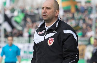 Vasile Miriuță, prezentat oficial la noua echipă. Contestat vehement: „Parcă trebuia să își rupă carnetul de antrenor după ce a băgat Baia Mare în Liga 3”