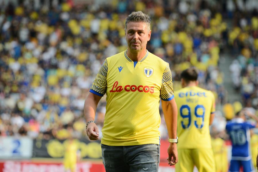 10 informații de la Petrolul - FCU Craiova » Slănină cu ceapă pentru arbitri, lacrimi de fericire, ture suplimentare + derapajul galeriei