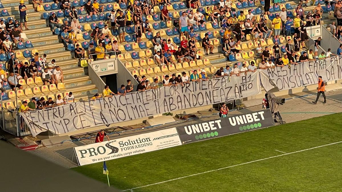 Mesaje galerie Petrolul pentru ultrașii de la „Knot 2004”