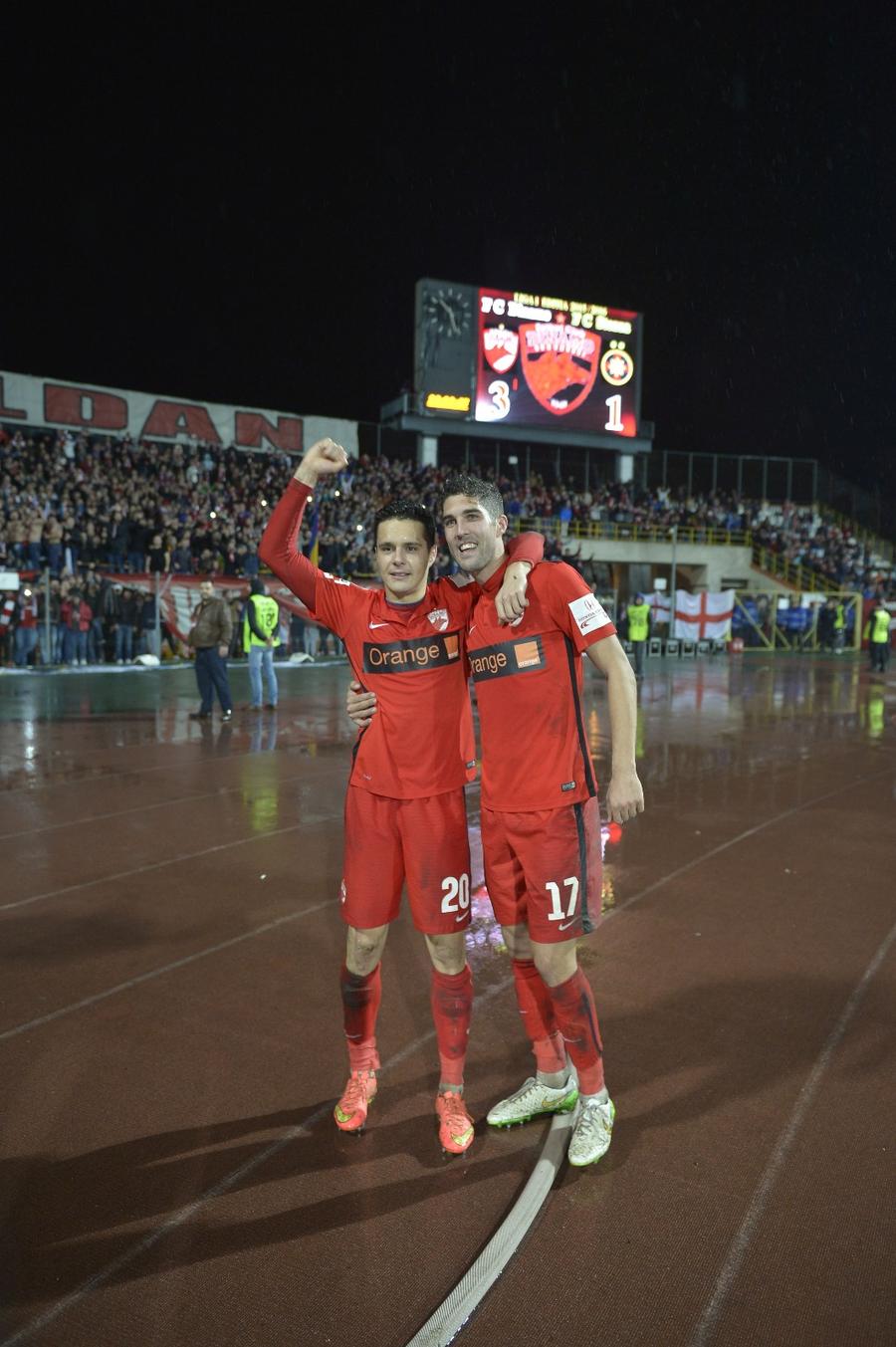 Palic și Mevlja fericiți, după primul meci al lui Grameni crainic: Dinamo - FCSB 3-1, din noiembrie 2015 // foto: Cristi Preda Viața de crainic de stadion, episodul 1 » Nicu Grameni e fan Dinamo din copilărie, dar a fost cântărețul lui Gigi Becali: „Dădea multe dedicații”