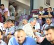Apariție excentrică în Giulești » Fostul patron al clubului a apărut cu părul vopsit albastru la derby