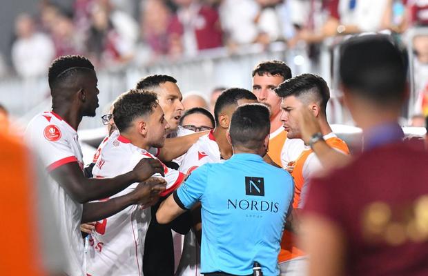Scandal-monstru cu Săpunaru în prim-plan: jucătorul lui Dinamo s-a ales cu tricoul rupt