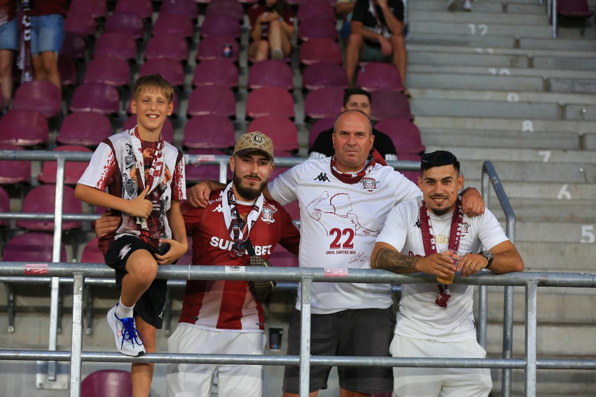 Fanii înainte de Rapid - Dinamo