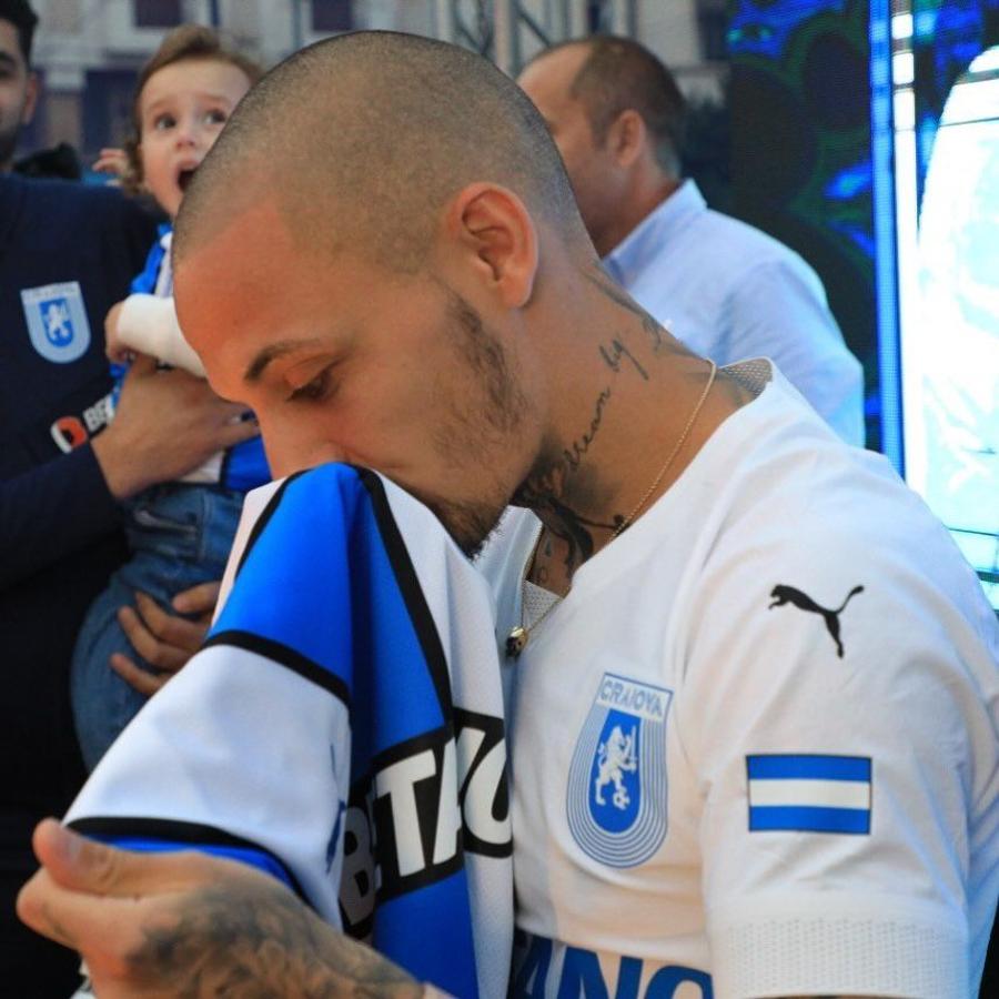 Craiovean get-beget, Alex Mitriță s-a decis să rămână lângă oltenii lui / Foto: Instagram @mitrita28 Mitriță a semnat și pentru echipa națională