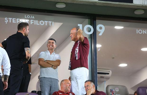 Dan Șucu a râs de Adrian Mutu! » Scenele surprinse la „oficiala” din Giulești, chiar înainte de Rapid - Dinamo