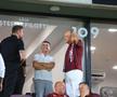 Cu câteva zeci de minute înaintea derby-ului dintre Rapid și Dinamo, Adrian Mutu, fostul antrenor al Rapidului și Dan Șucu, principalul finanțator al clubului giuleștean, s-au întâlnit la tribuna oficială a arenei / foto: Ionuț Iordache (GSP)