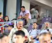 Apariție excentrică în Giulești » Fostul patron al clubului a apărut cu părul vopsit albastru la derby