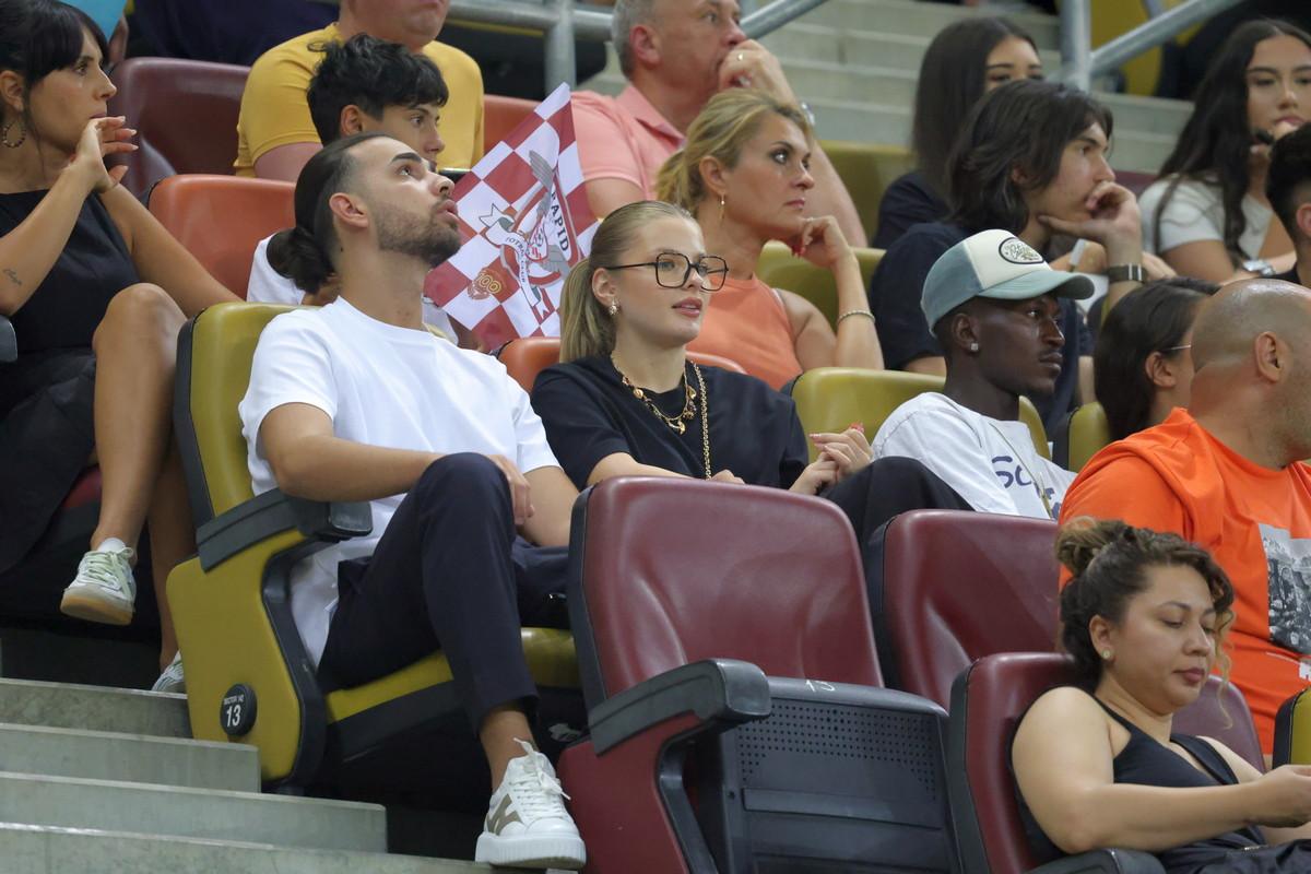 Gol pe teren și show în tribune » Antonia, iubita lui Daniel Bîrligea, a furat privirile la derby