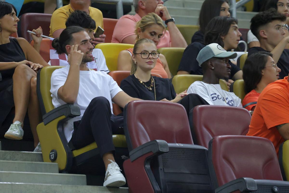 Gol pe teren și show în tribune » Antonia, iubita lui Daniel Bîrligea, a furat privirile la derby