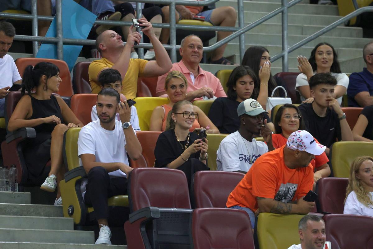 Gol pe teren și show în tribune » Antonia, iubita lui Daniel Bîrligea, a furat privirile la derby