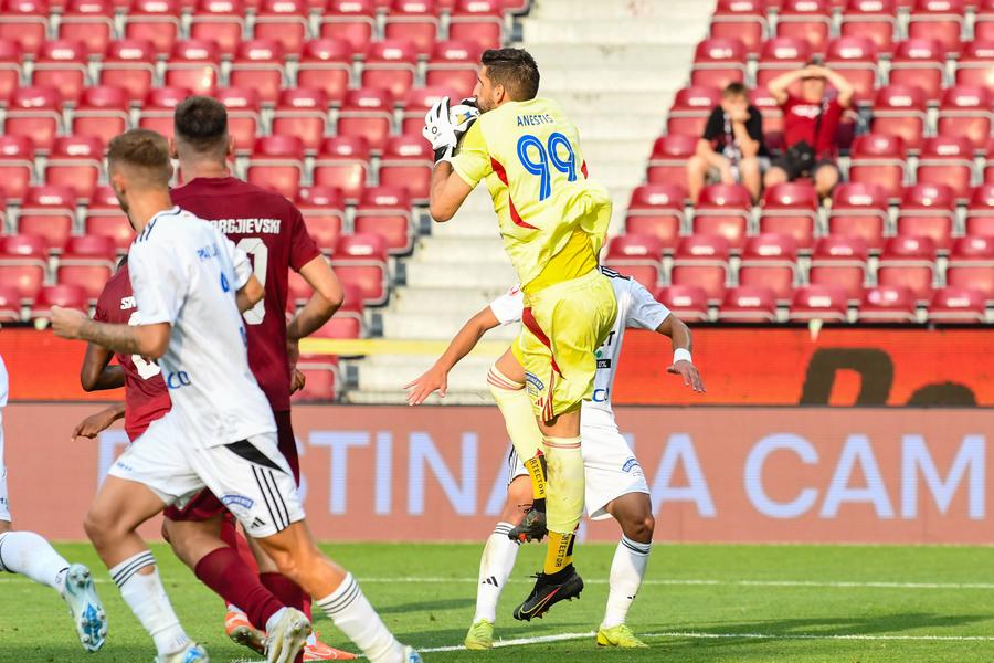 Giannis Anestis a fost o achiziție reușită pentru FC Botoșani / FOTO: Imago Ziua Z la Botoșani: „Alegem antrenorul între Croitoru și el” + Buget de criză: „Astea vor fi salariile în lot. Nu mai trecem linia roșie!”