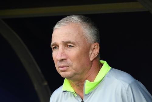 Dan Petrescu dă afară un jucător de la CFR Cluj. Foto: Imago