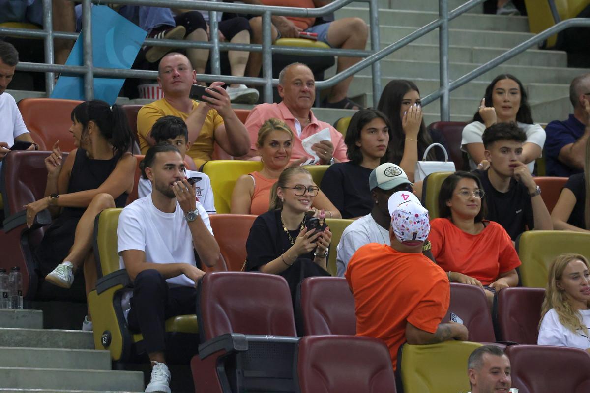 Gol pe teren și show în tribune » Antonia, iubita lui Daniel Bîrligea, a furat privirile la derby