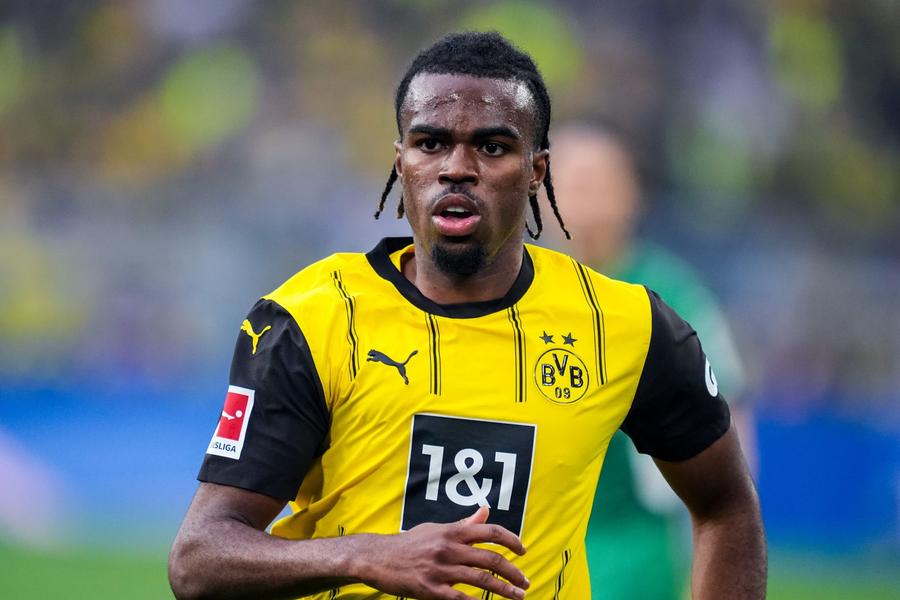 Carney Chukwuemeka Borussia Dortmund, activă pe piața transferurilor » A pus ochii pe tânărul argentinian de la Manchester City
