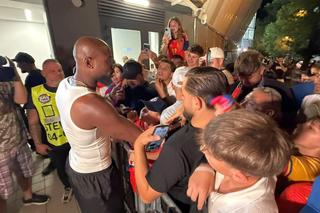 Noul jucător de la FCSB, asaltat de suporteri la stadion