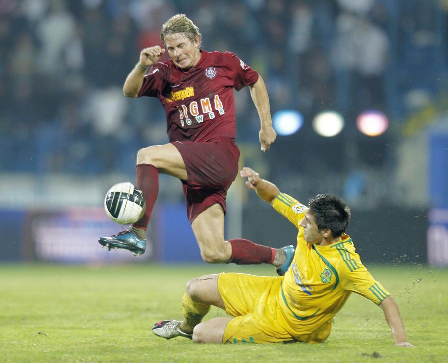 Duel cu o legendă a fotbalului românesc, Ciprian Deac, în CFR Cluj - FC Vaslui Paul Papp, de la copilăria cu lipsuri la 300 de meciuri în Superligă: „Luam ghete de la second-hand, le coseam cu nailon de pescuit”
