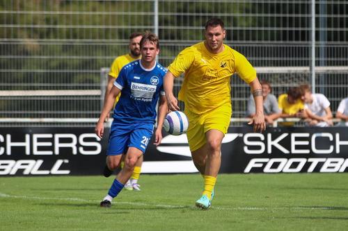 Nicklas Sule (în galben), la debutul în liga a 9-a germană / Foto: Imago