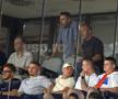 Dan Petrescu, în loja celor de la FCSB la meciul cu FC Botoșani, alături de Valeriu Argăseală și Mihai Stoica / Foto: Ionuț Iordache GSP