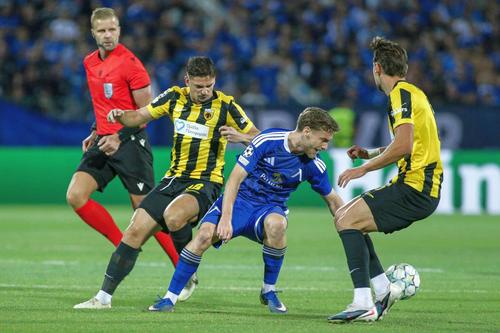 Răzvan Marin, în Levski - AEK / FOTO: Imago Images