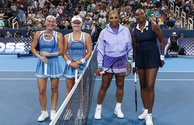 Pentru a doua oară în ultimii 8 ani, surorile Williams au făcut echipă într-un turneu WTA! Setul decisiv a ținut fanii în picioare