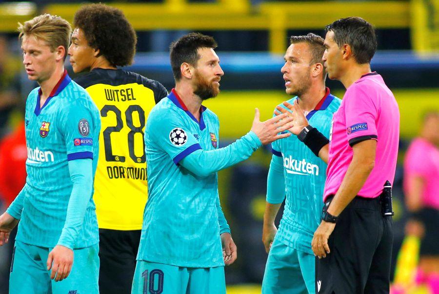 Ovidiu Hațegan a condus meciul Borussia - Barcelona 0-0// FOTO: Reuters FCSB - CFR CLUJ // EXCLUSIV Ovidiu Hațegan, din Champions League, la derby-ul campionatului! „Centralul” nu e încântat însă de decizie