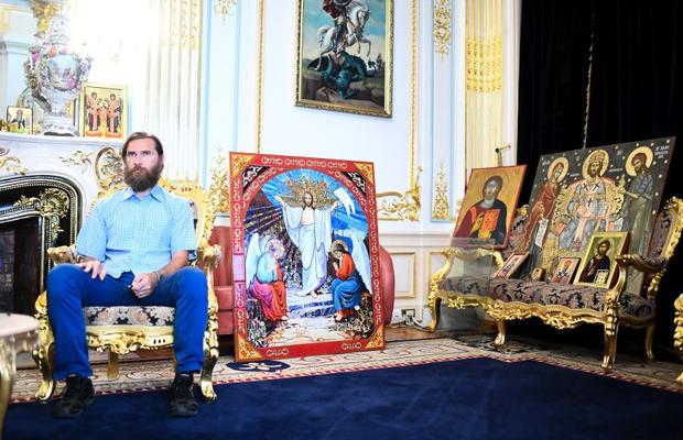 EXCLUSIV Tactică și tămâie » Fotbaliștii de la FCSB au rămas blocați când au ajuns la baza din Berceni! Ce făceau Bogdan Vintilă și Alexandru Tudor