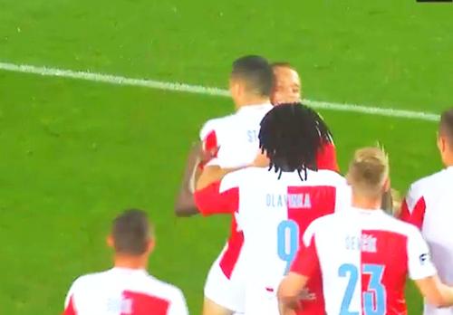 Nicolae Stanciu (27 de ani) a marcat un gol superb, din afara careului, în minutul 13, al partidei dintre Slavia Praga și Teplice, din runda cu numărul 4 a primei ligi din Cehia.