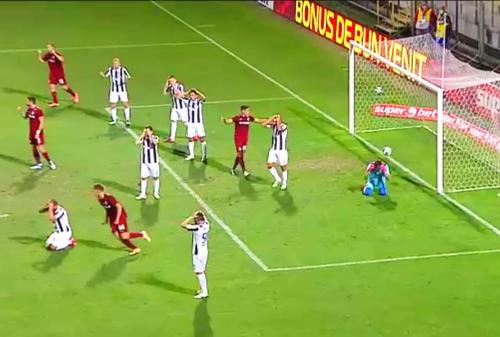 Croatul Ljuban Crepulja (27 de ani) a fost autorul unui autogol inexplicabil în prelungirile primei reprize din Astra - CFR Cluj, la scorul de 0-0.