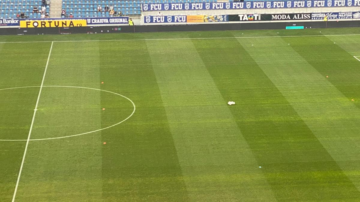FCU Craiova - FCSB. Gazonul de pe „Oblemenco”