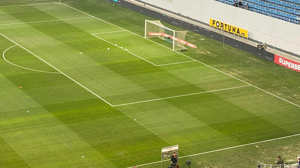 FCU Craiova - FCSB. Gazonul de pe „Oblemenco”