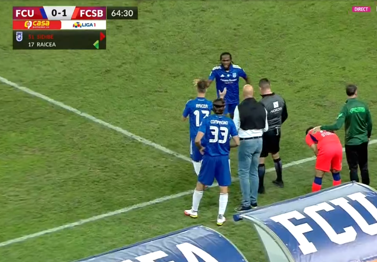 Ieșire nervoasă în FCU Craiova - FCSB » Și-a aruncat tricoul și a plecat la vestiare!