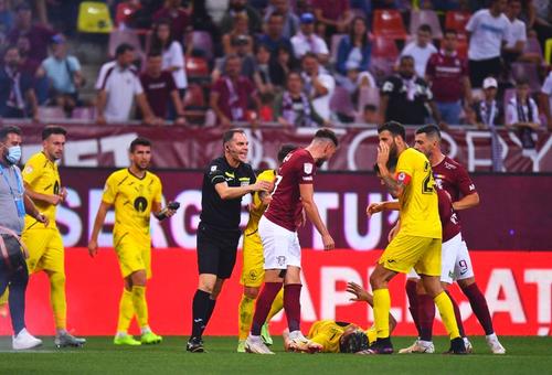 Ion Crăciunescu (70 de ani) susține că arbitrul Lucian Rusandu (39 de ani) a comis două greșeli împotriva Rapidului, în meciul pierdut cu Gaz Metan, scor 1-2.