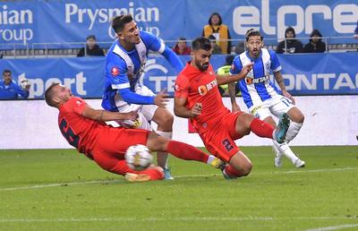 Rădoi respiră, Dică se sufocă! Remarcații și cei mai slabi jucători ai derby-ului Craiova - FCSB: căpitanul roș-albaștrilor a luat 4!