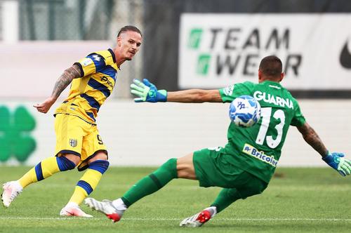 Dennis Man înscrie în Ascoli - Parma // foto: Imago Ima