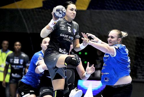 CSM București a câștigat primul meci din grupe, 30-28 cu Krim // foto: GSP