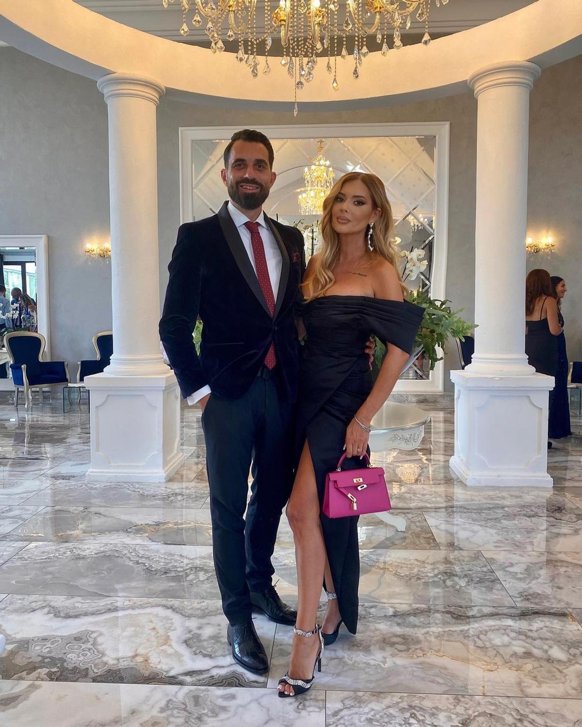 Marius Lăcătuș și soția acestuia, nașii cuplului Maria Simion și Alexandru. Foto: Instagram