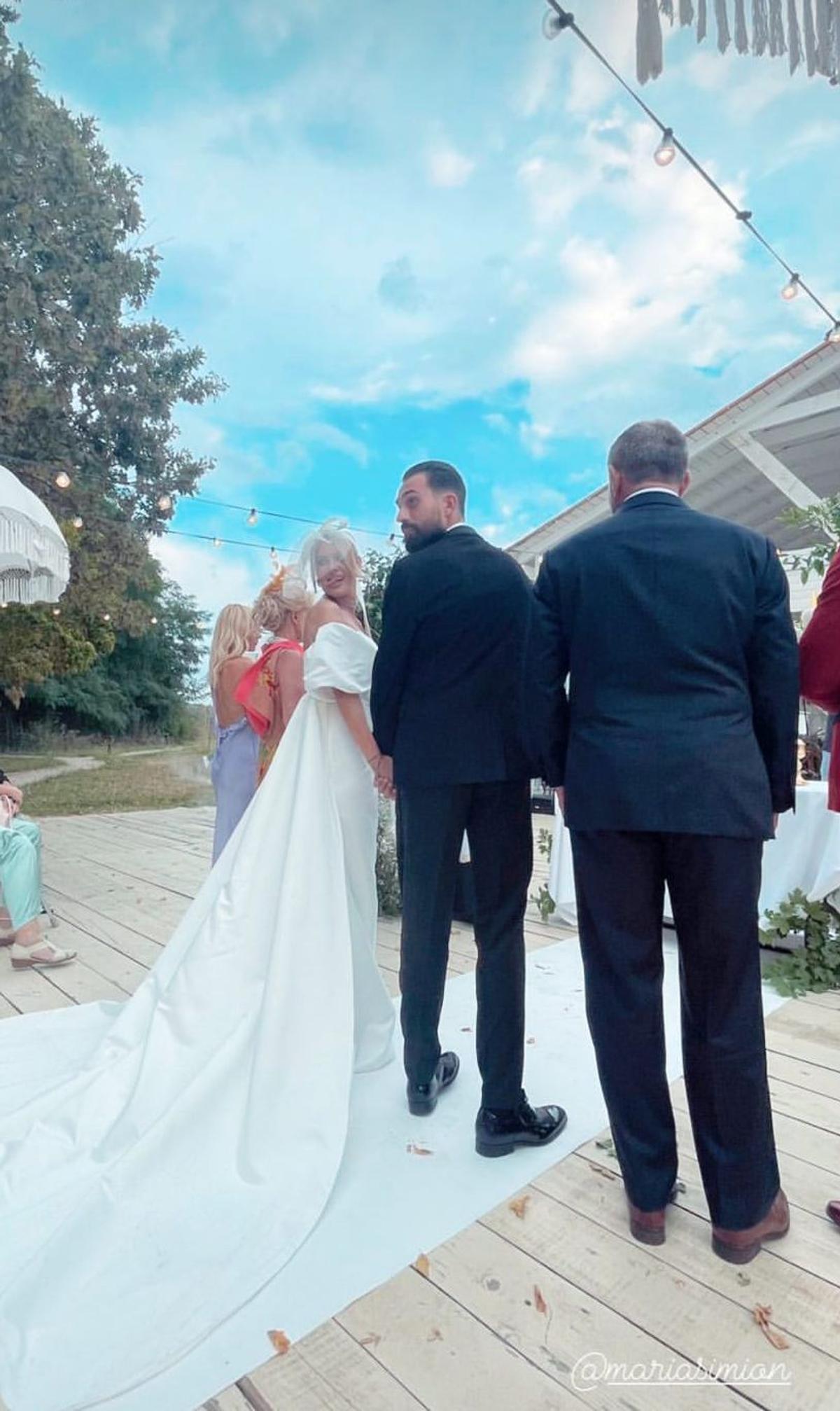 Marius Lăcătuș și soția acestuia, nașii cuplului Maria Simion și Alexandru. Foto: Instagram