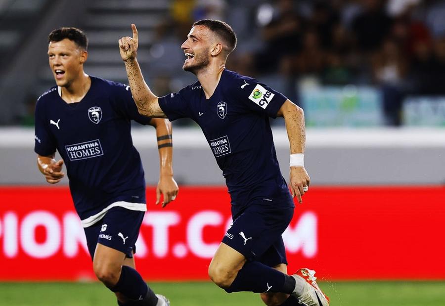 Vlad Dragomir și Adrian Rus FOTO: facebook.com/pafosfc Vlad Dragomir a marcat golul etapei în Cipru! Dedicație specială a mijlocașului
