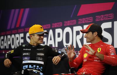 Carlos Sainz și-a uimit echipa în ultimele tururi » Strategia prin care a câștigat în Singapore: „E ușor de gândit și greu de aplicat”