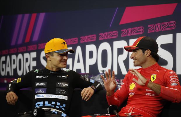 Carlos Sainz și-a uimit echipa în ultimele tururi » Strategia prin care a câștigat în Singapore: „E ușor de gândit și greu de aplicat”