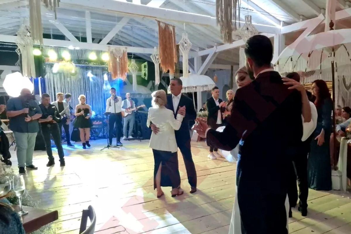 Marius Lăcătuș și soția acestuia, nașii cuplului Maria Simion și Alexandru. Foto: Instagram