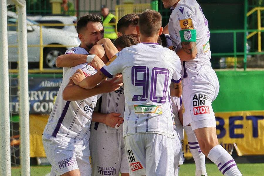 Piteștenii au dominat-o autoritar pe Unirea Dej în prima repriză / Sursă foto: Facebook@ FC Argeș Formațiile lui Pustai și Miriuță, egal spectaculos în epilogul rundei din Liga 2 » Toate rezultatele + clasamentul actualizat