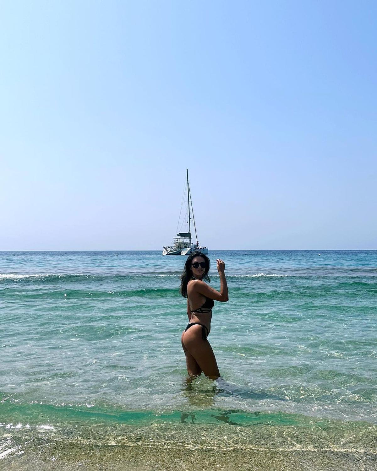 Andreea Bododel a pierdut un pariu riscant: „Arunc tricoul!”