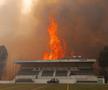 Fotbal mistuit de flăcări » Incendiul devastator a cuprins și stadionul: „Aerul continuă să fie irespirabil. Este un haos total”